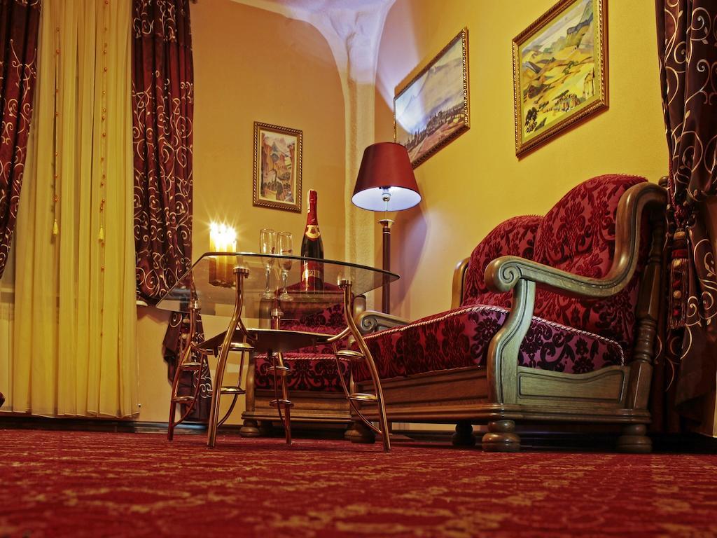 Hotel Kilikiya Uzhhorod Ngoại thất bức ảnh
